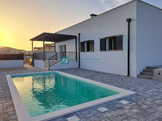 VODICE, Einfamilienhaus, Schwimmbad, Dachterrasse