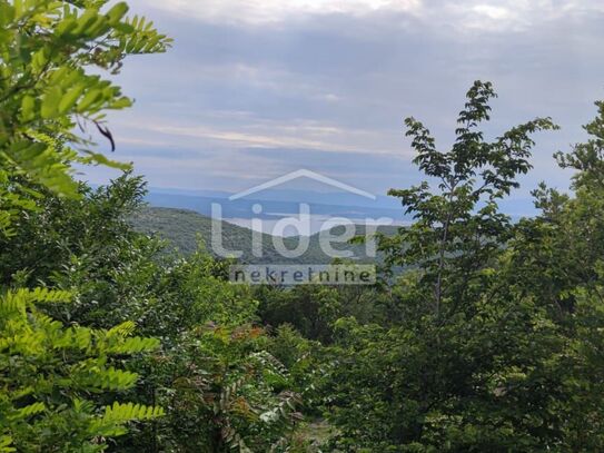 GRIŽANE Baugrundstück von 680 m2 inmitten der Natur