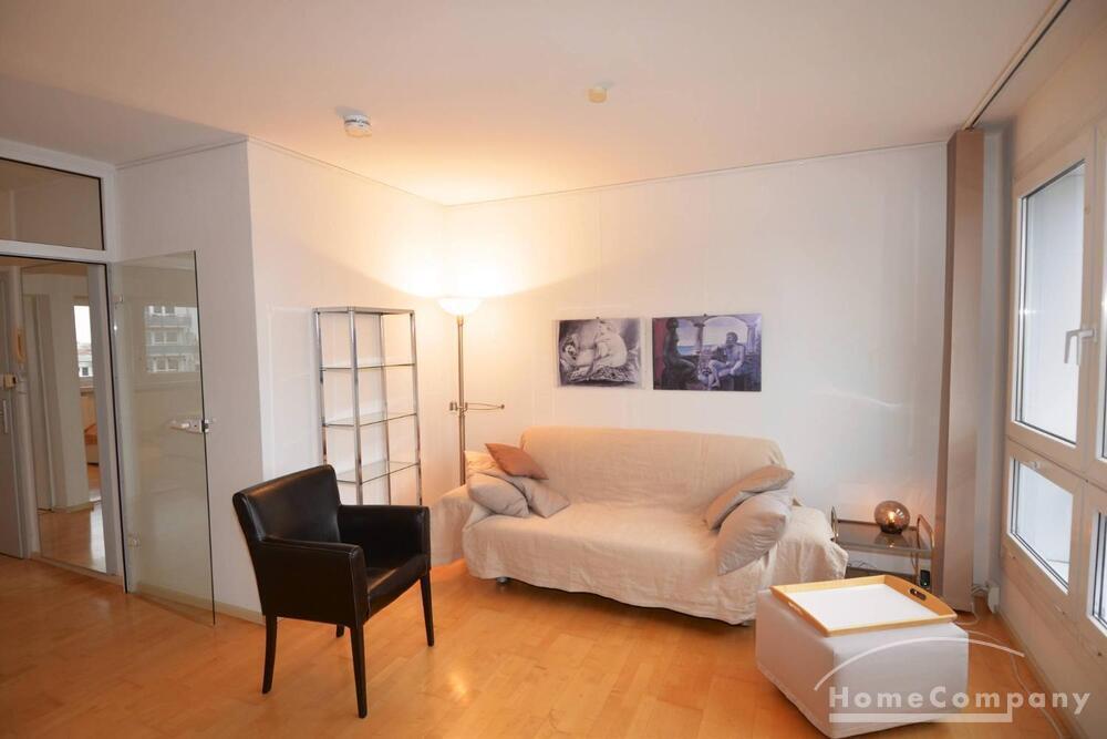 Voll möblierte Drei-Zimmer-Wohnung in saniertem Altbau, Berlin Friedrichshain - Photo 1