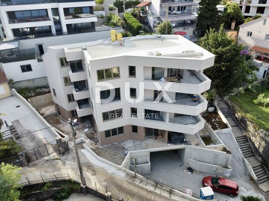 OPATIJA, ZENTRUM – luxuriöses Penthouse im Zentrum von Opatija, private Lage und Dachpool, nur 200 m vom Meer entfernt