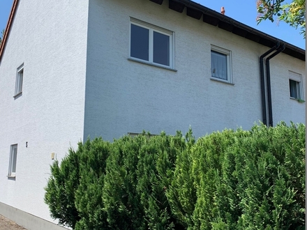 NIEDERKASSEL RHEIDT, Bj. 1998, helle Doppelhaushälfte, ca. 130 m² Wfl. 5 Zimmer, Vollkeller, Carport