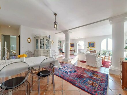 Cagnes-sur-Mer : Large 3-bedroom apartment with terrace and sea view