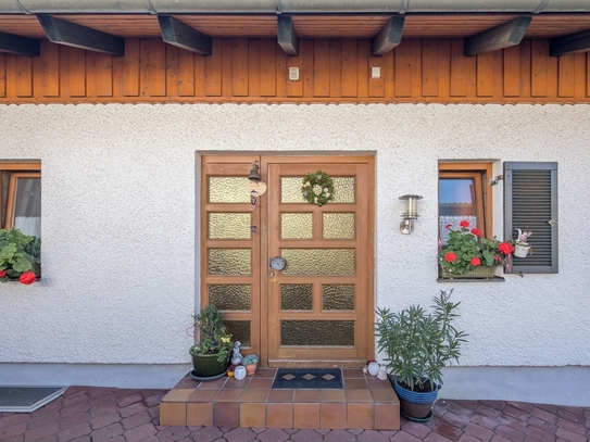 Charmantes Landhaus mit freier 
Einliegerwohnung in ruhiger, 
zentrumsnahe Lage in Eggenfelden