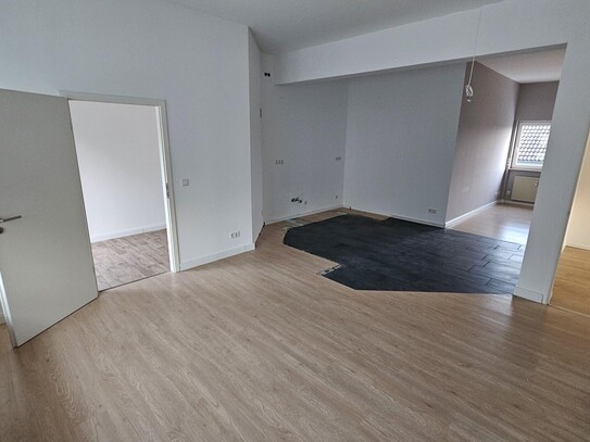 Sehr schöne, sanierte 4-Zimmer-EG-Wohnung