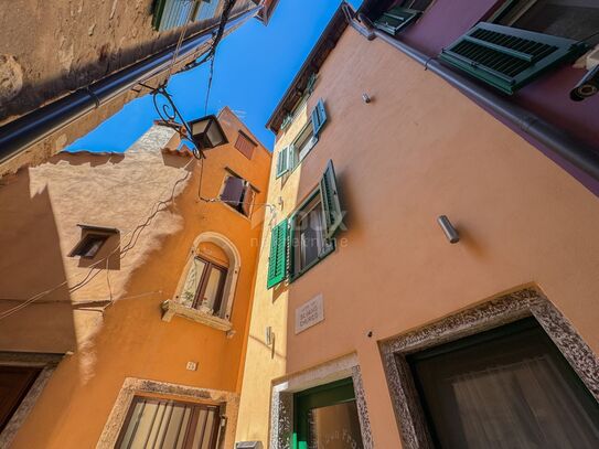 ROVINJ, ZENTRUM – wunderschön eingerichtetes Gebäude im Herzen von Rovinj mit Dachterrasse, Aussicht, Whirlpool