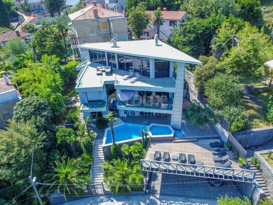 OPATIJA, ZENTRUM – eine beeindruckende moderne Villa mit Pool im Zentrum von Opatija, nur wenige Schritte vom Lungomare…