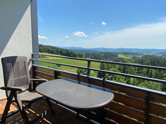 Zwei-Zimmer-Apartment
mit Weitblick über den Bayrischen Wald 
Gemeinschaftsanlage mit Pool und Sauna