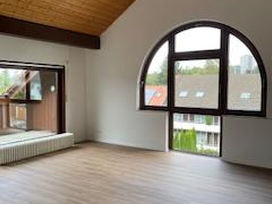 Luftige helle Dachgeschoss Wohnung mit Schwarzwaldblick