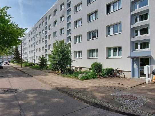 2 Raum Wohnung mit Balkon Stadtnähe