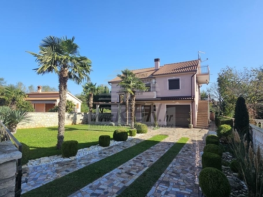 Einfamilienhaus in ruhiger Lage in der Nähe von Novigrad