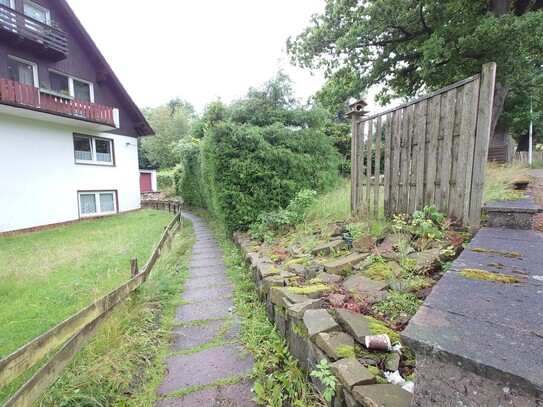 Gepflegte 2 Zimmer Wohnung mit Terrasse im Grünen und optional mit Garage