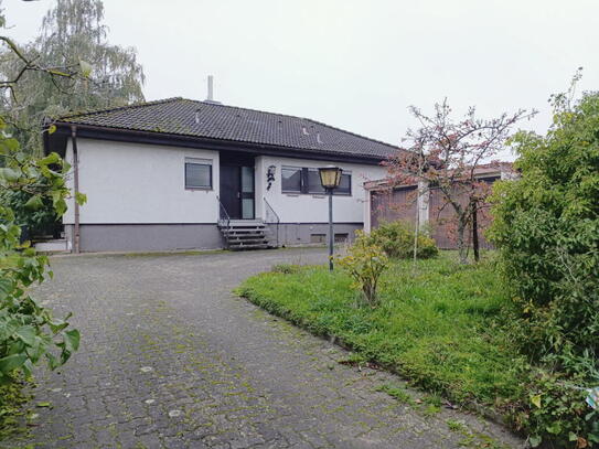 ObjNr:19581 - Geräumiger Bungalow in ruhiger Lage (in zweiter Reihe) von Rhodt unter Rietburg