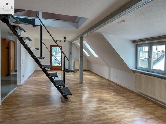 Stilvoll und gut geschnitten: Dachgeschosswohnung mit Dachterrasse und Galerie