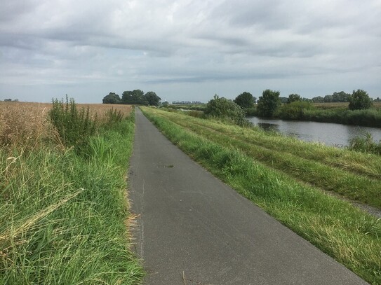 Für Schnellentschlossene: Außergewöhnliches Grundstück direkt am Hadelner Kanal!