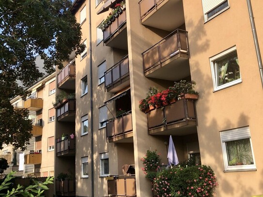 Tolle neue, renovierte 2-Zimmer-Wohnung mit Balkon+Garage in Mannheim