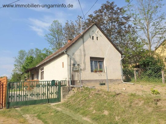 Teilweise renoviertes Bauernhaus in der Nähe des Plattensees