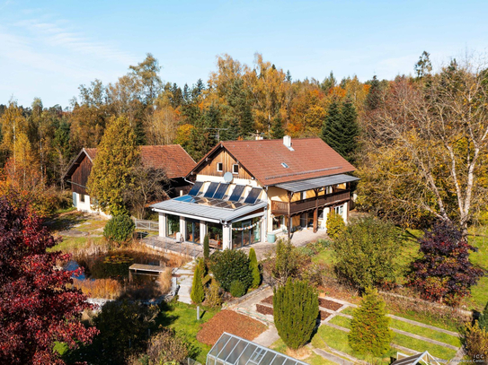 Landsitz (ehemaliges Sacherl) in Alleinlage
umgeben von Wald und Wiesen
Nähe Osterhofen - Landkreis Deggendorf