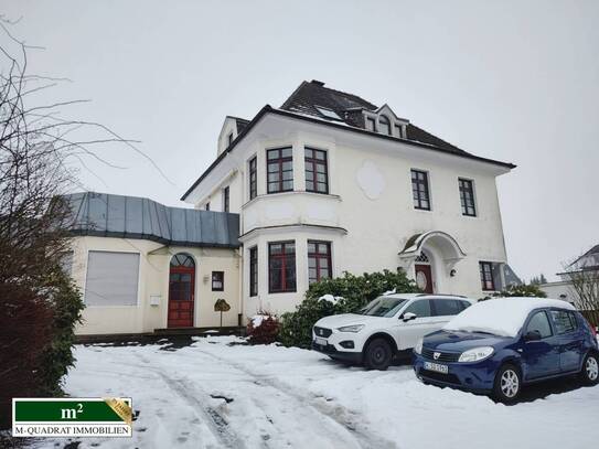 Villa mit angrenzender Gewerbeeinheit (Büro/Praxis)