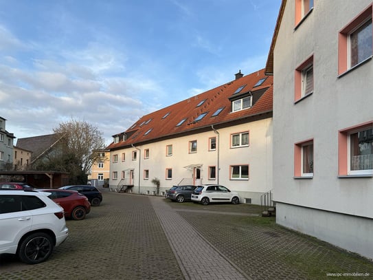 Attraktive 3-Zi. Wohnung mit Stellplatz – Kapitalanlage in gepflegtem Mehrfamilienhaus