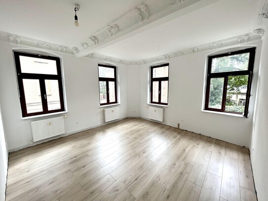 +Frisch renovierter Altbau Traum+ neue EBK und lichtdurchflutetes Wohnzimmer+ruhig+zentral