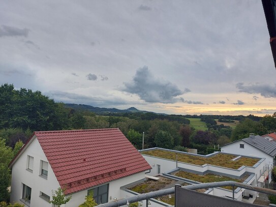 Sehr schöne 2- Zimmer Dachgeschosswohnung mit Balkon, Garage und Kellerraum in Straßdorf