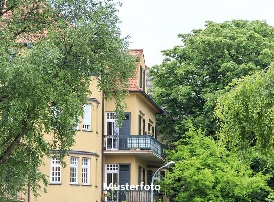 Mehrfamilienhaus mit Garage