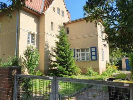 Große Doppelhaushälfte, 3 Wohnungen möglich, 998 qm Grundstück, in 12205 Berlin zu verkaufen.