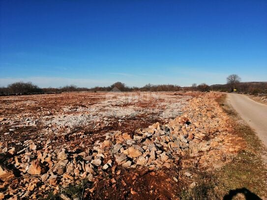 Grundstück Grad, Šibenik, 9.000m2