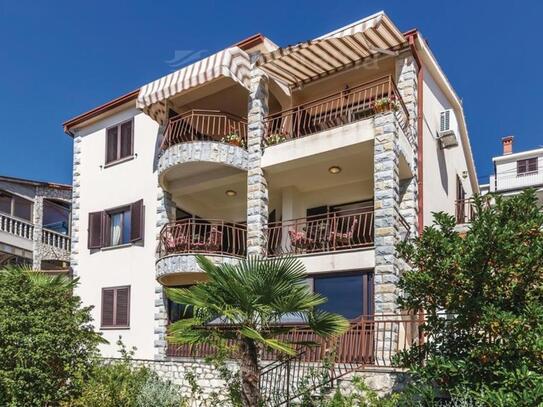 Apartmenthaus mit bezauberndem Blick auf das Meer