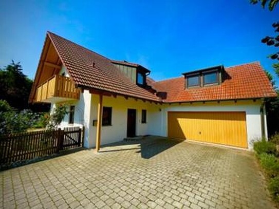 Großzügiges, freistehendes und saniertes Einfamilienhaus (Massivbauweise) mit großem Garten