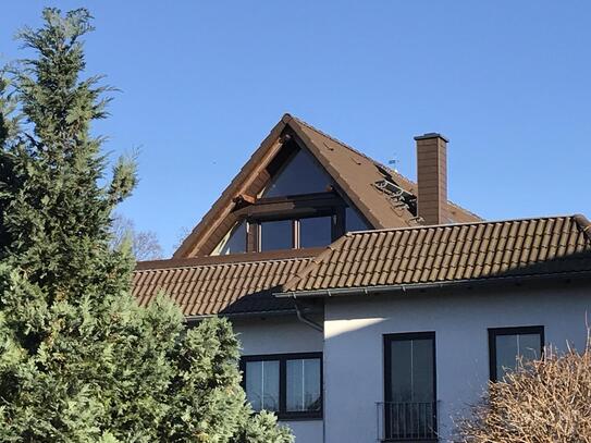 Dachgeschoss-Träumchen mit Kamin und großem Balkon - Stadtnah aber trotzdem auf dem Dorf wohnen!