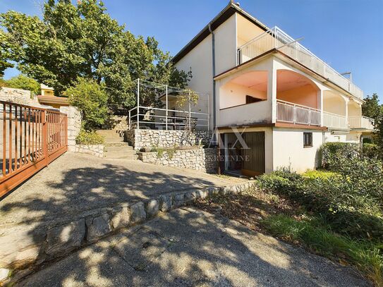 Novi Vinodolski – ein Haus mit Panoramablick auf das Meer