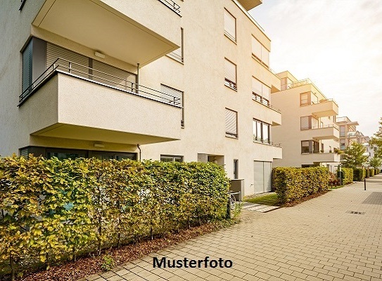 2-Familienhaus mit Carport