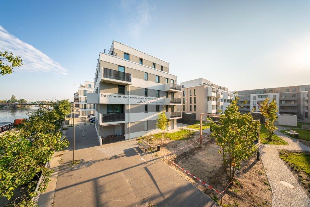 Helle 2-Zimmer-Wohnung mit Balkon und Wasserblick – barrierefreie Objektgestaltung – provisionsfrei - Photo 1