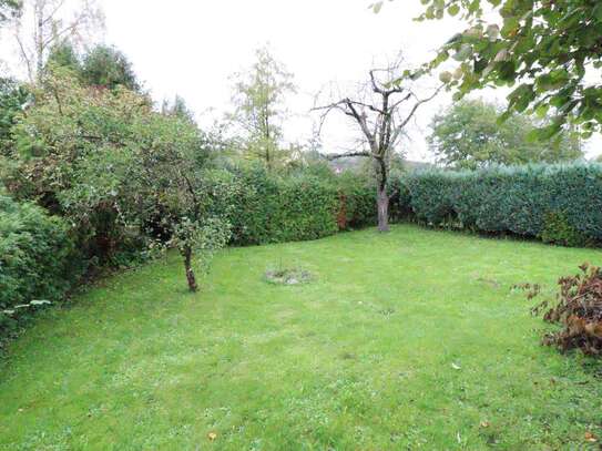 WRS Immobilien - Hirzenhain-Glashütten - 2 Familienhaus - Garage + großem Garten