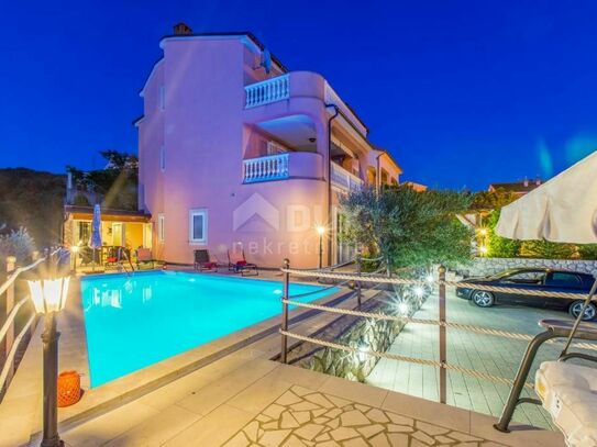 CRIKVENICA- Schöne Villa mit 3 Wohnungen und einem Swimmingpool