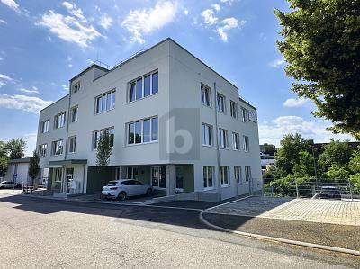 ERSTBEZUG: ZENTRALE BÜROFLÄCHE IM NEUBAU