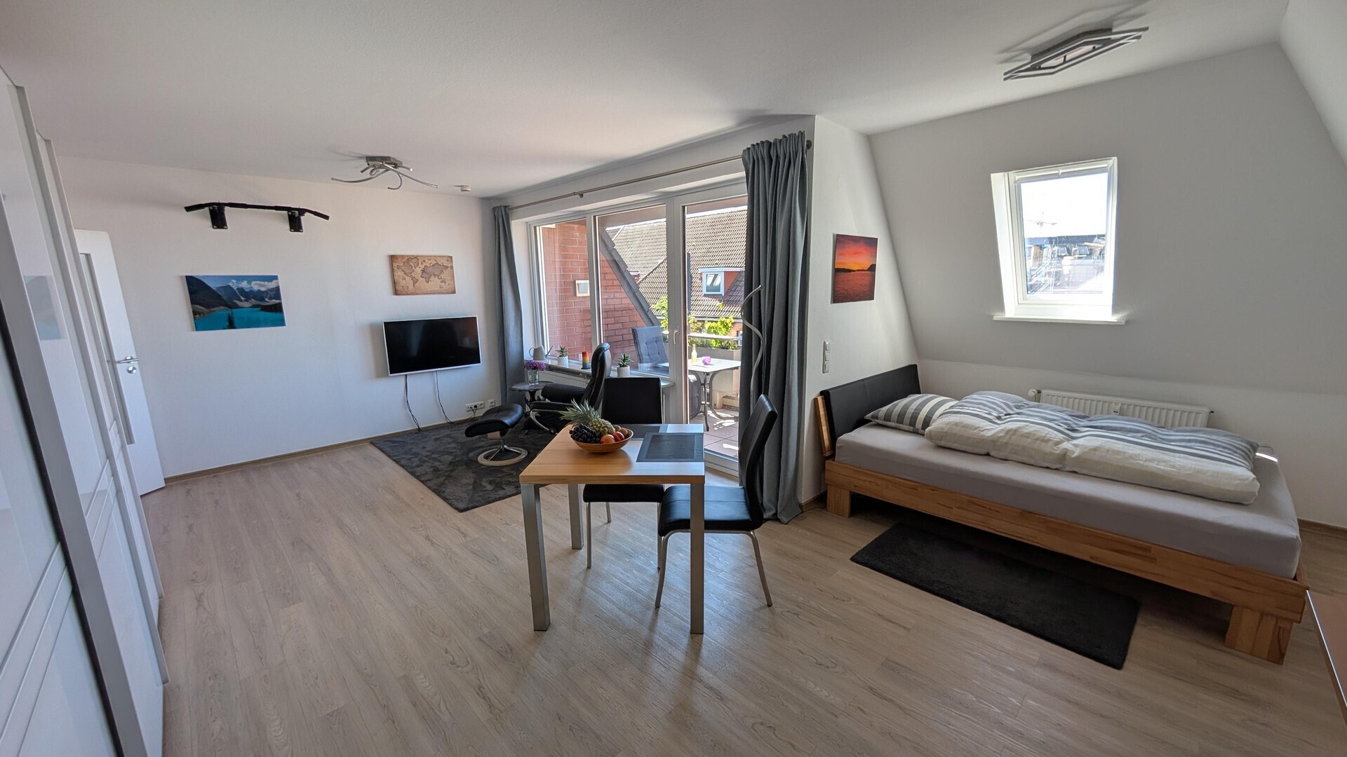 Freie moderne Wohnung über den Dächern von Bergedorf – ruhig und zentral + TG-Platz