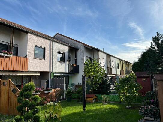 Bald bezugsfreies Reihenmittelhaus mit schönem Garten