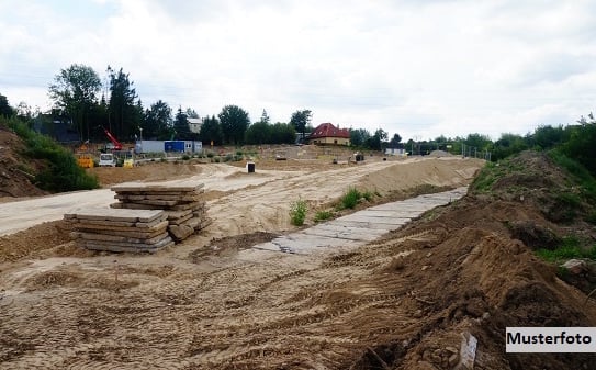 Unbebautes Baugrundstück, nebst Abbruchgebäude