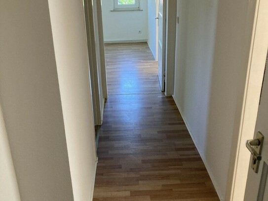 3-Zimmer-Wohnung samt Küche, Keller und Stellplatz in Zentrumsnähe