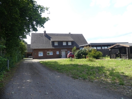 Einfamilienhaus mit viel Potential auf großem Grundstück