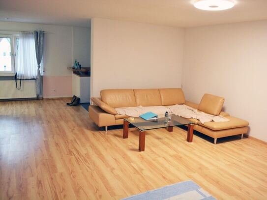 Große 2-Zimmer-Wohnung inkl. Einbauküche und Stellplatz in Waghäusel, OT Wiesental!