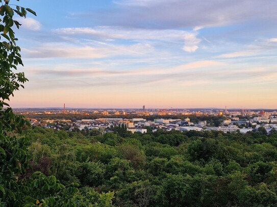 Im Penthouse-Stil: lichtdurchflutete Maisonette-Wohnung mit sensationellem Fernblick