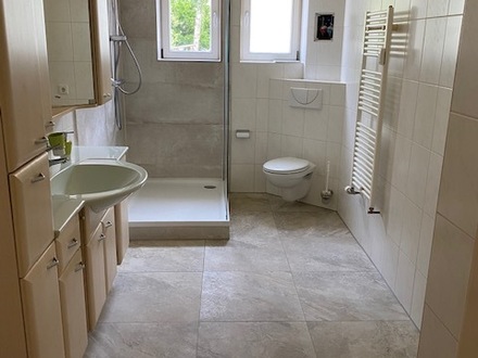 Familienfreundliche 4 – ZI – Wohnung im 1. OG in der Peniger Altstadt