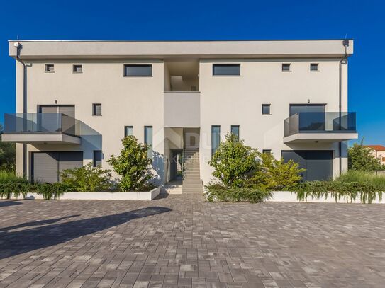 INSEL KRK, PORAT – Zweistöckiges Apartment mit Pool und Meerblick