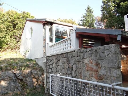 NOVI VINODOLSKI, KLENOVICA - Einfamilienhaus mit Meerblick + Garten! GELEGENHEIT!