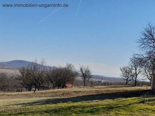 Panoramagrundstück am Nordufer des Plattensees zu verkaufen