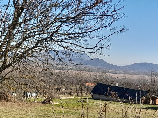 Panoramagrundstück am Nordufer des Plattensees zu verkaufen