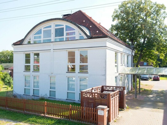 3 Zimmer. Dachgeschoss, 99,04m² mit Kamin/Terrasse & Einbauküche. in 12526 Berlin